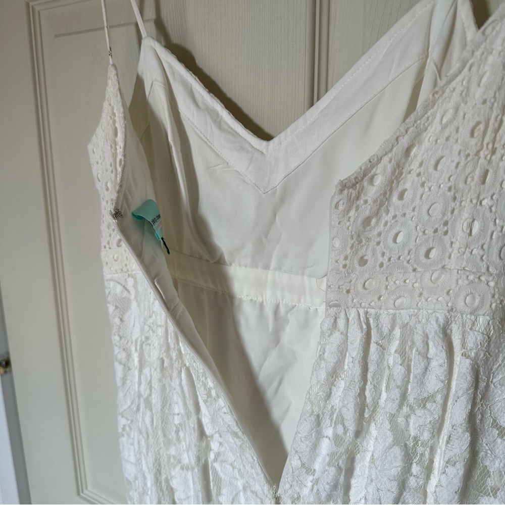 White lace eyelet dress - Picture 2 of 10